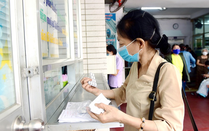 Người bệnh phản ánh không được kê đơn thuốc 2-3 tháng/lần, Bộ Y tế nói gì?