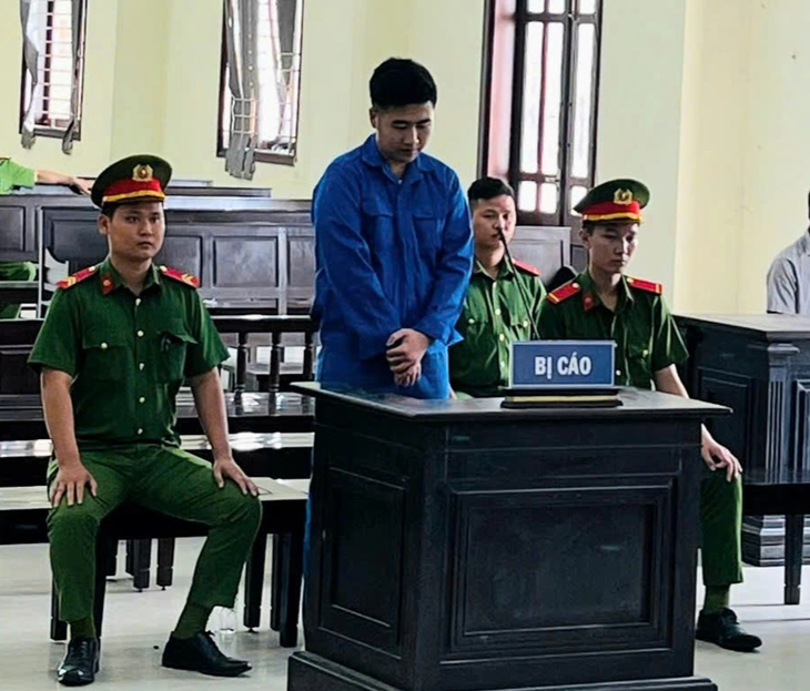 Chiến sĩ nghĩa vụ bị phạt 12 năm tù vì hứa giúp giảm án để chiếm đoạt tiền