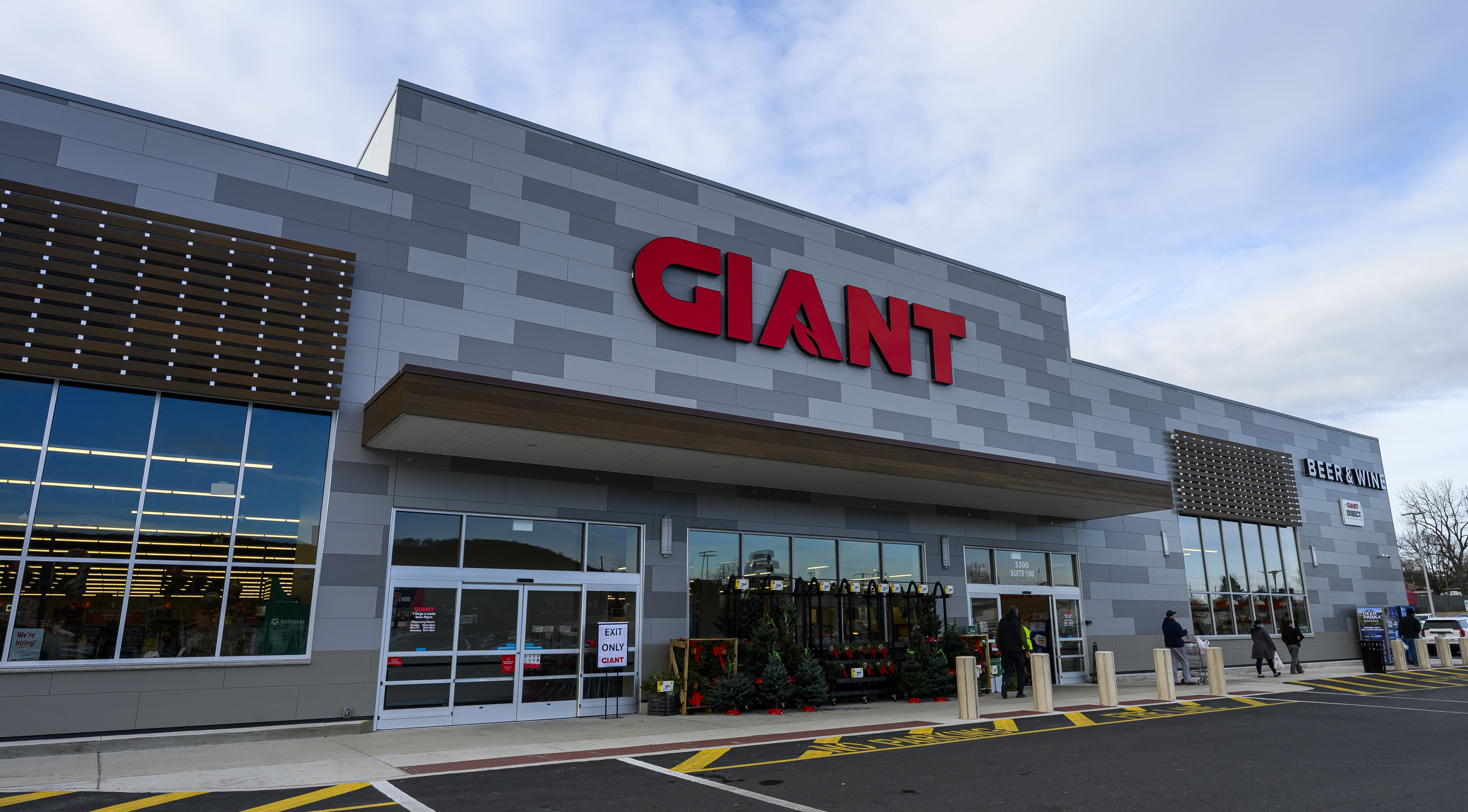 Giant to close Lehigh Valley fulfillment center, affecting more than 100  employees