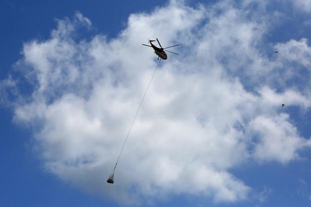 Mendekati Tahun Baru, Helikopter Terus Bergerak Kirim Logistik ke Desa Terpencil