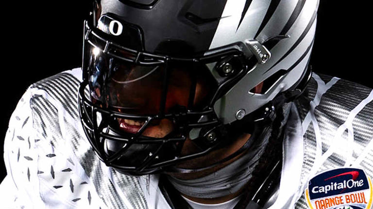 Oregon Ducks make history with Orange Bowl helmets