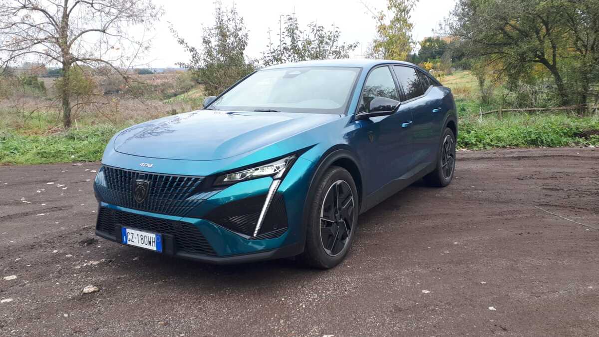 Peugeot E-408 elettrica 210 CV GT: test drive, autonomia e prestazioni ...