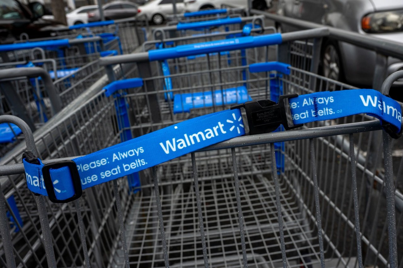 Walmart outage affects thousands of shoppers