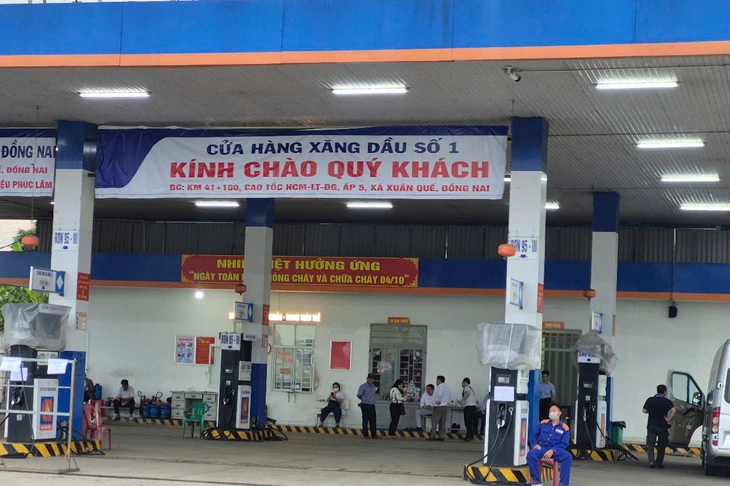 Kiểm tra công tác an toàn giao thông tại cửa hàng xăng dầu Châu Thành