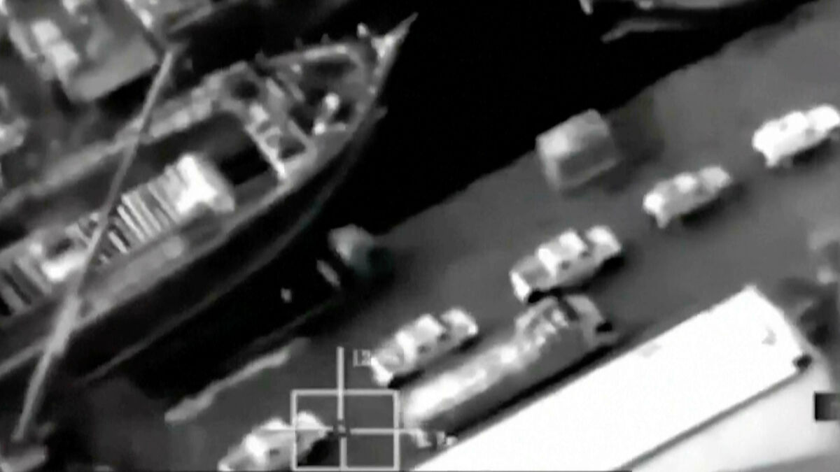 Saudi Arabia bombs Yemen port city over UAE weapons shipment for ...