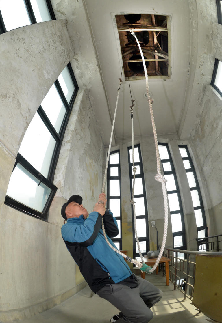 Boshingak ceremony blends Eastern, Western bells