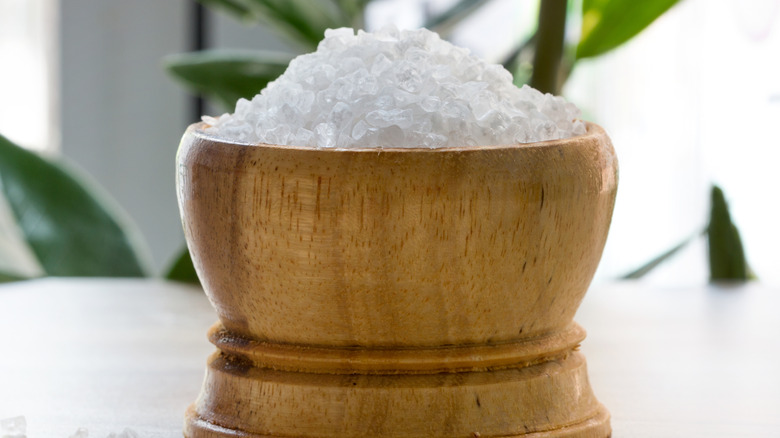 Why people put a bowl of salt by their windows in the winter