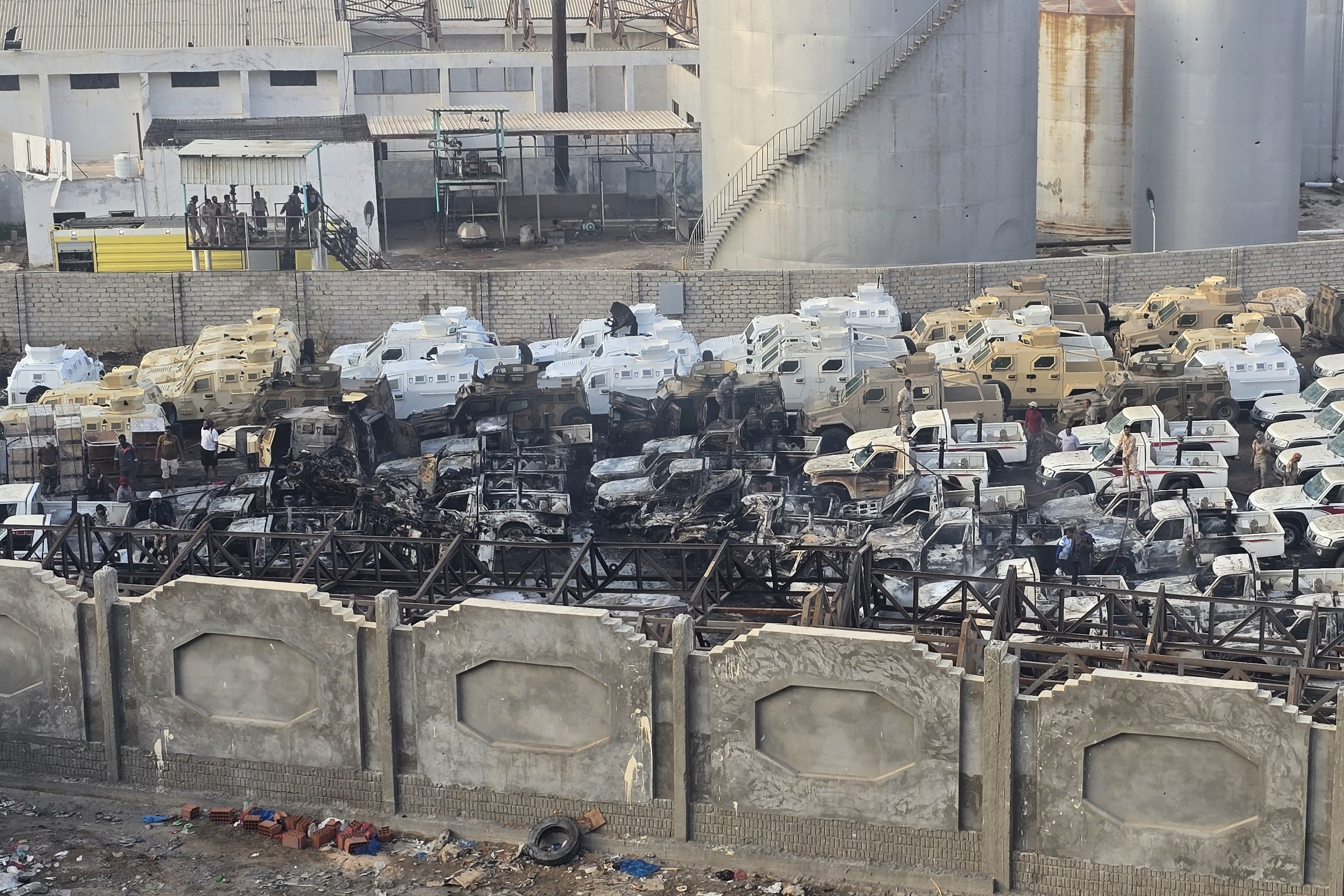 Saudi Arabia strikes Yemen port over alleged UAE weapons shipment