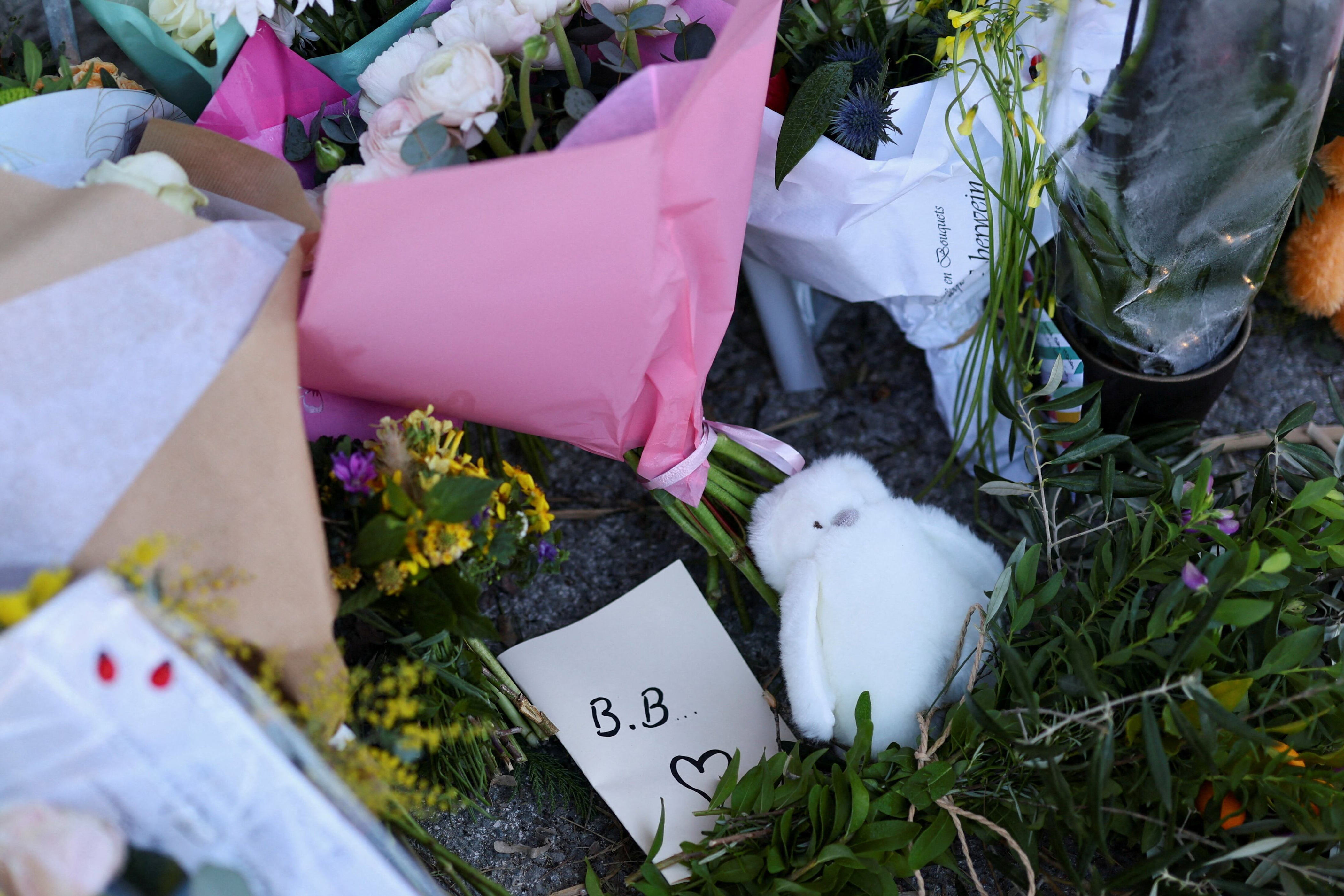 Pas d’hommage national pour Brigitte Bardot, Le Pen se rend à Saint-Tropez