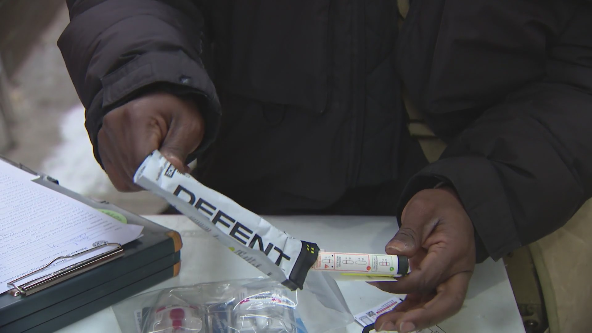 Chicago task force teams distribute free fentanyl test strips to ...