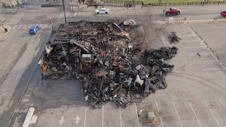Jeffersonville riverfront restaurant destroyed by fire, community ...