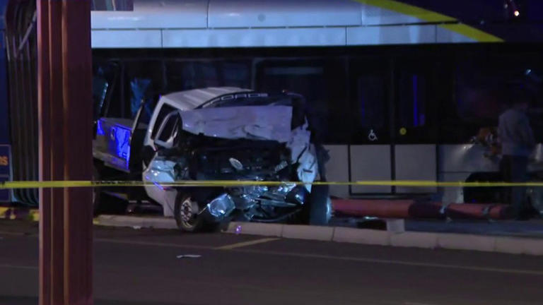 1 dead, several hurt in Phoenix light rail crash