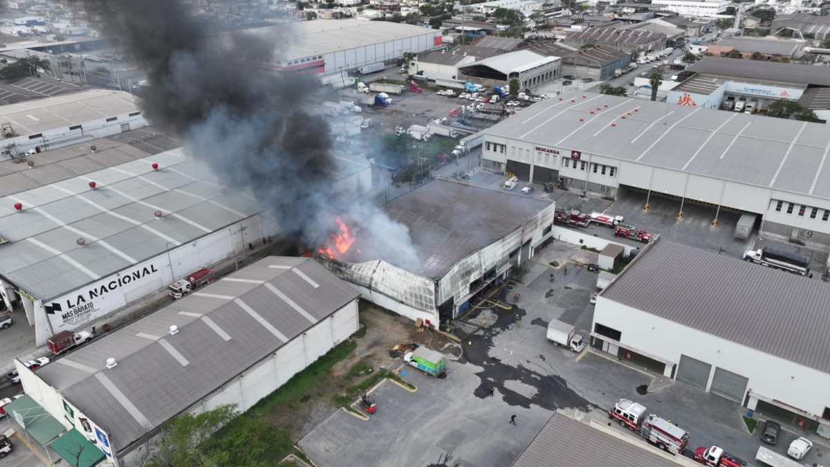 Atención. Fuerte incendio de bodega provoca movilización en colonia del ...