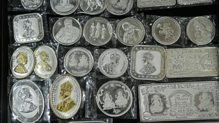 सोना-चांदी में ऐतिहासिक उछाल: चांदी ₹2.65 लाख और सोना ₹1.44 लाख के पार;  वैश्विक तनाव के कारण भाव परवान पर