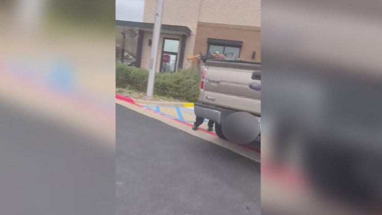 Man allegedly brandishes gun in East Texas Chick-fil-A parking lot ...