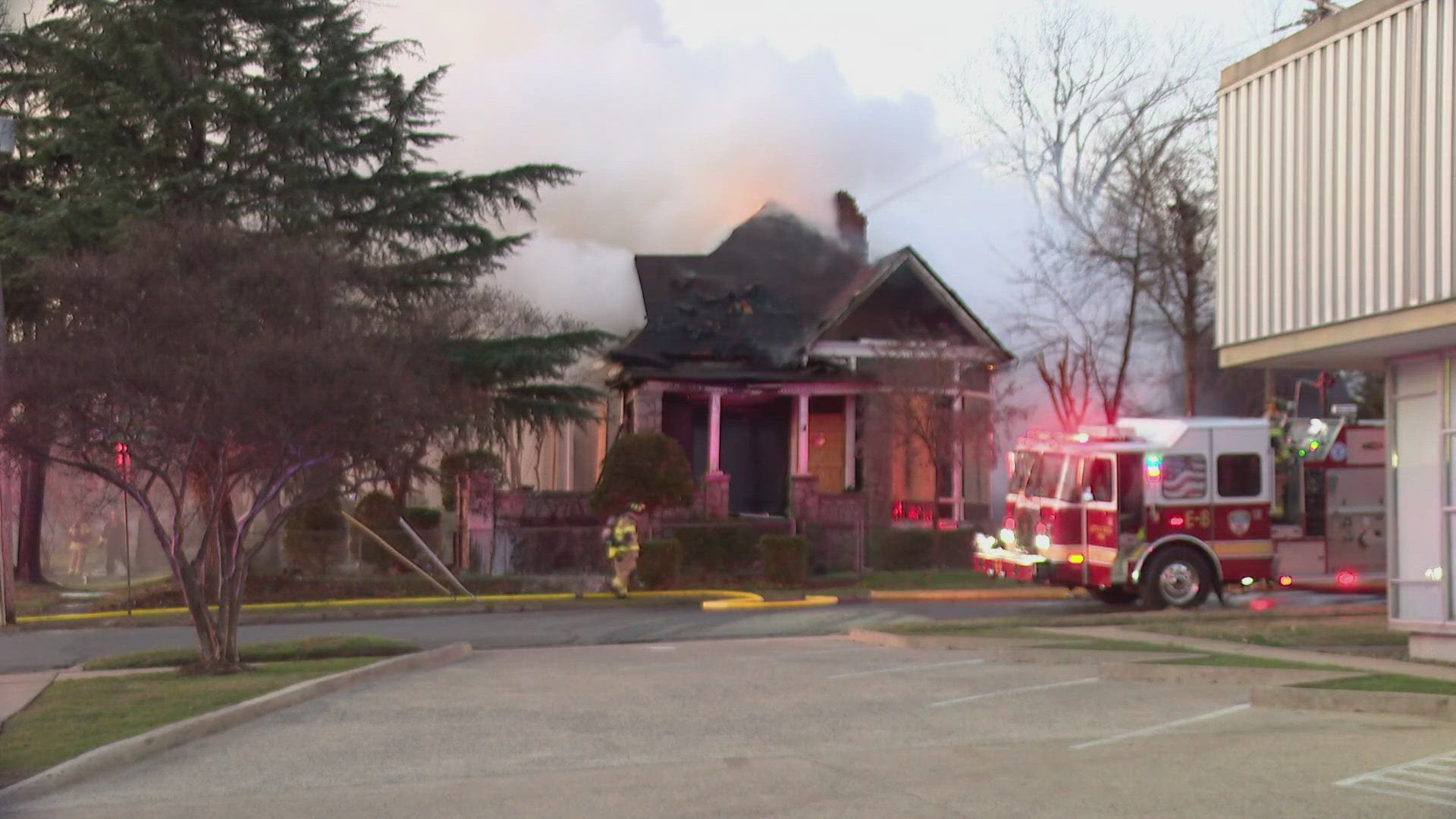 Crews battle fire at home in Little Rock historic district