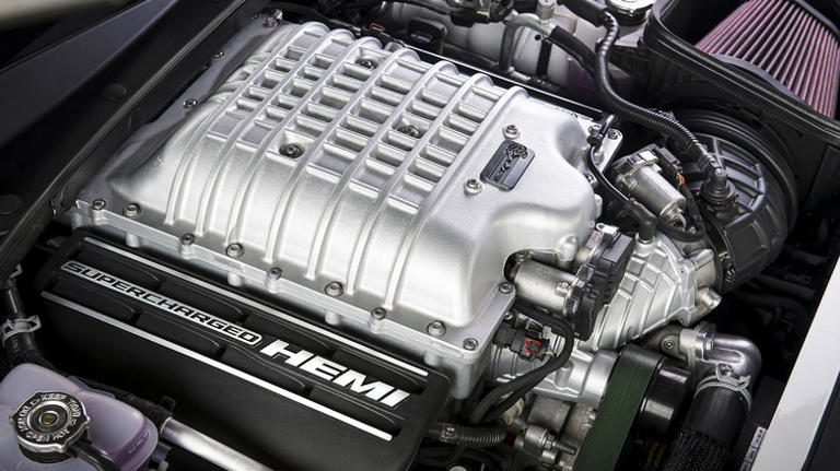 Dodge Hellcrate vs. Hellcrate Redeye 6.2L Hemi crate engines: What's ...
