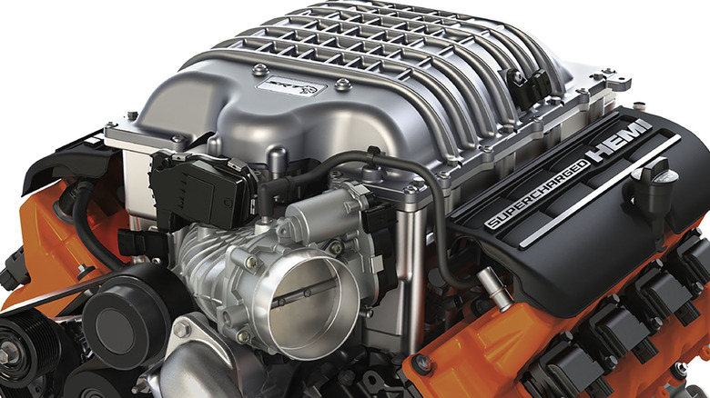 Dodge Hellcrate vs. Hellcrate Redeye 6.2L Hemi crate engines: What's ...