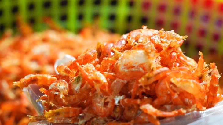 Làng nghề tôm khô Cà Mau rộn ràng vào vụ Tết