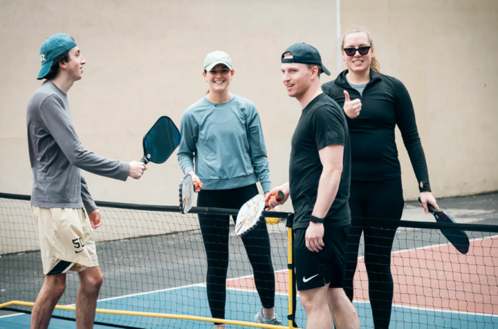 Pickleball bùng nổ, ứng dụng hẹn hò ngày càng ế khách