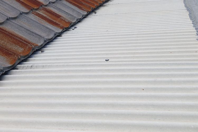 Buruh asbes Karawang, terjebak antara ekonomi dan bahaya penyakit paru