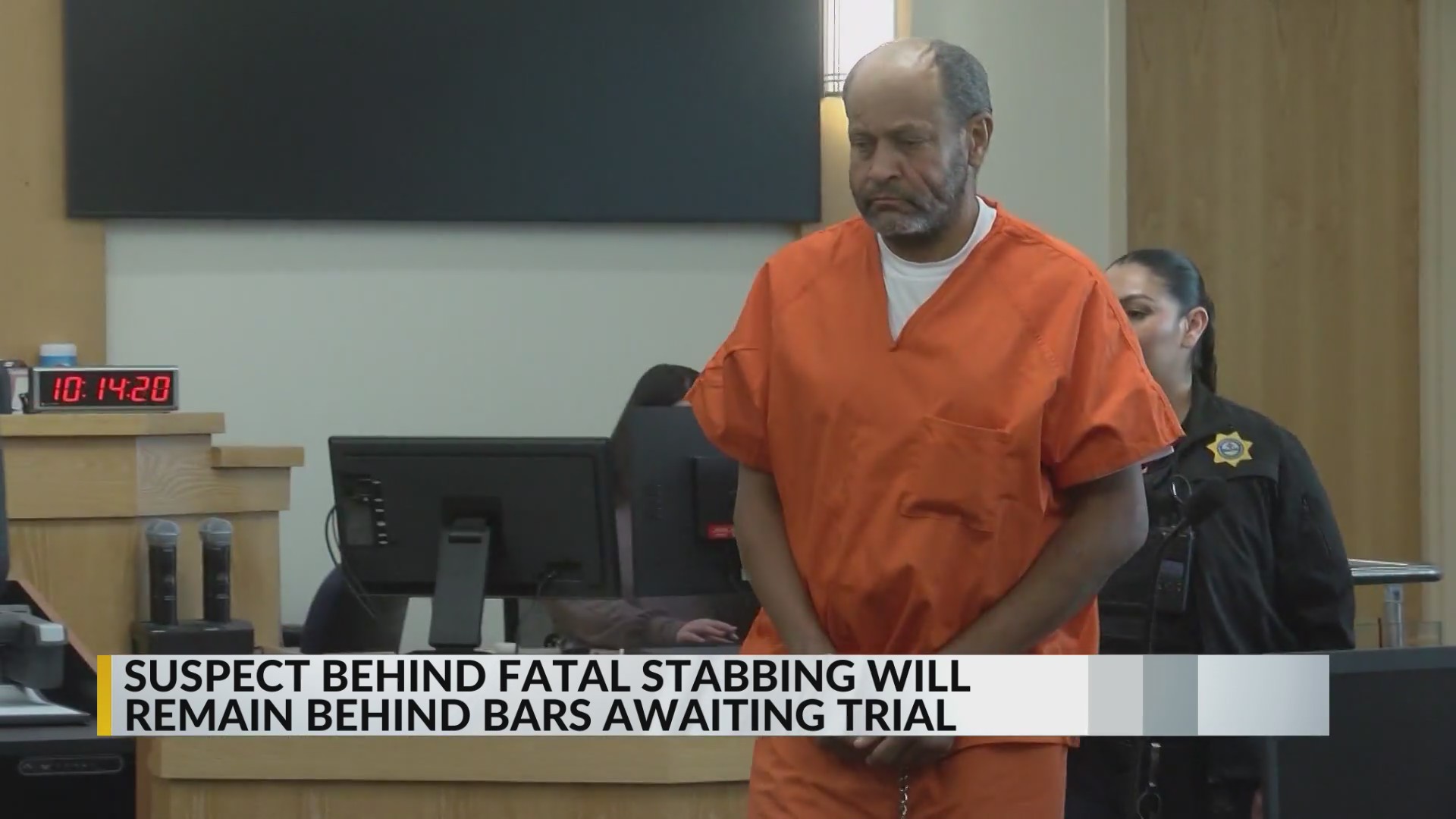 Man accused of deadly stabbing at Albuquerque bus stop remains behind bars