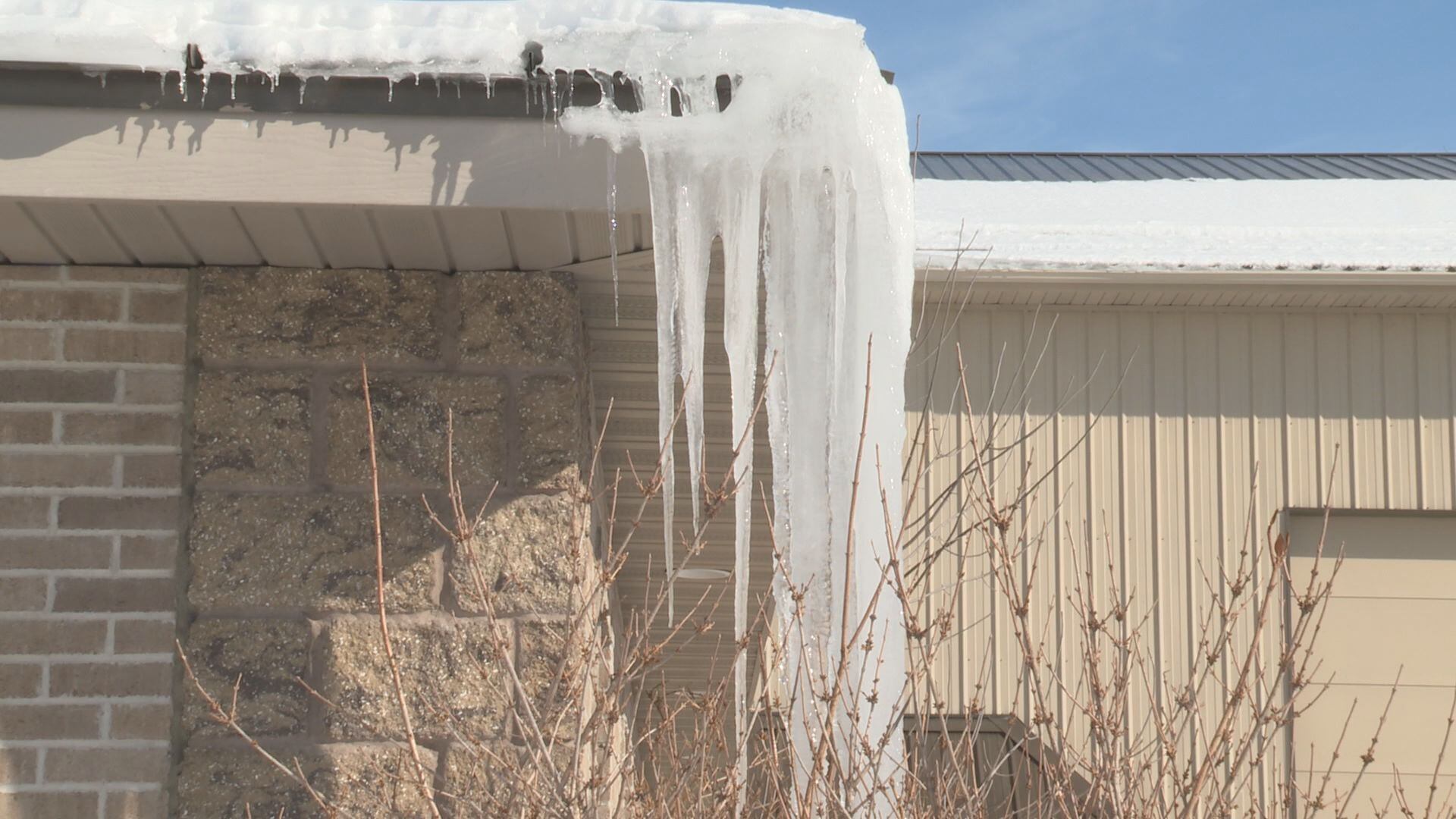 Staying on top of ice dam and icicle removals for your home