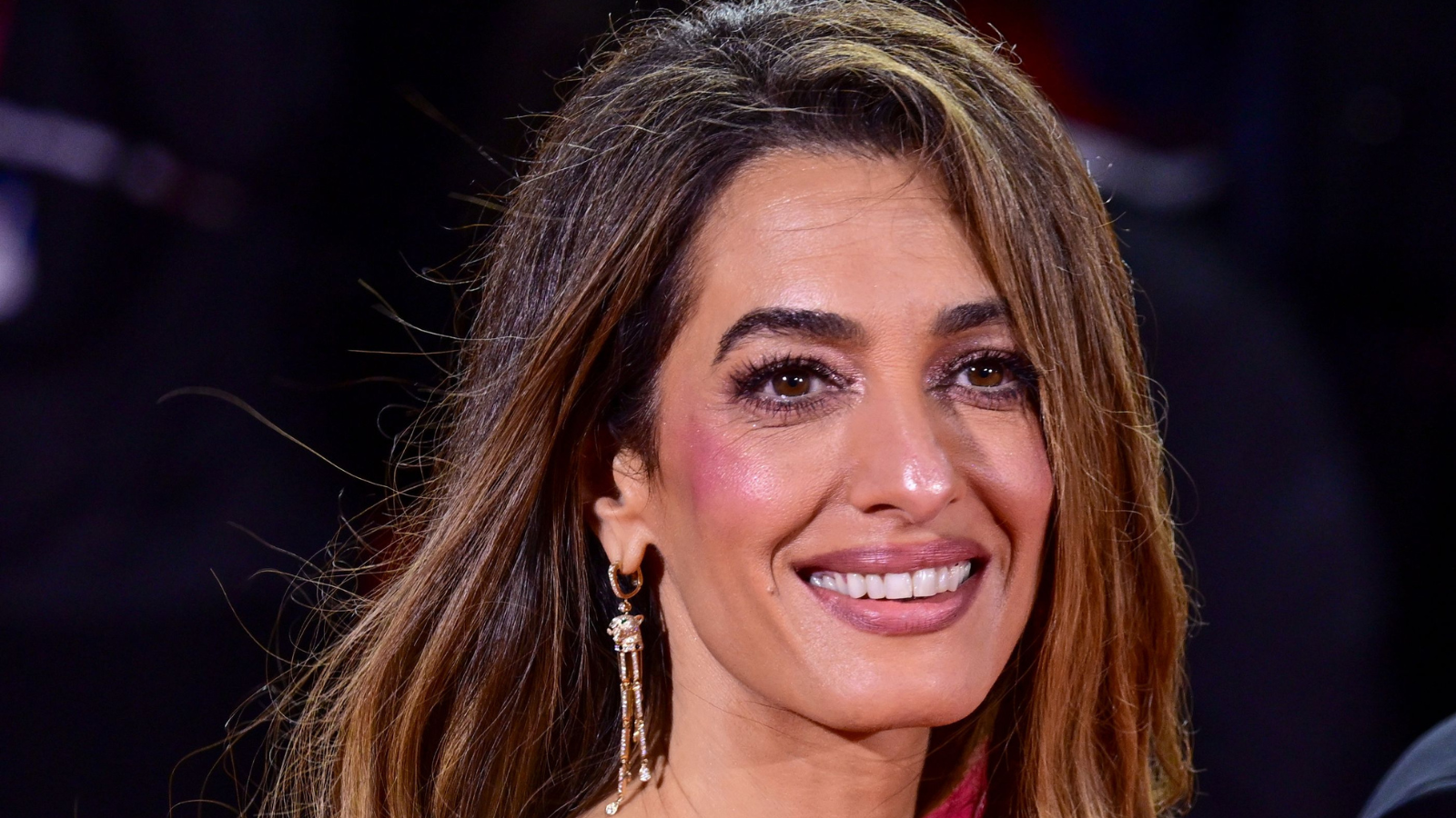 « J’ai toujours trouvé cette tendance ringarde, mais Amal Clooney m’a ...