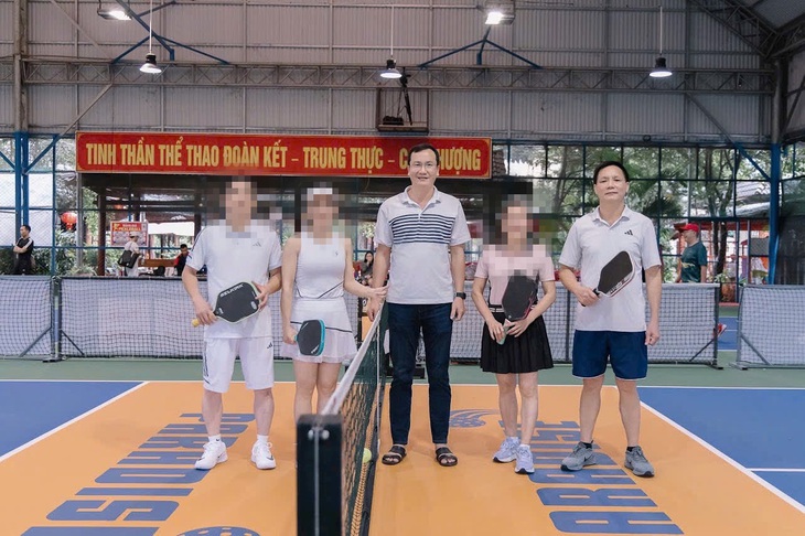 Kỷ luật bí thư xã bỏ học chính trị đi chơi pickleball cùng 2 cán bộ