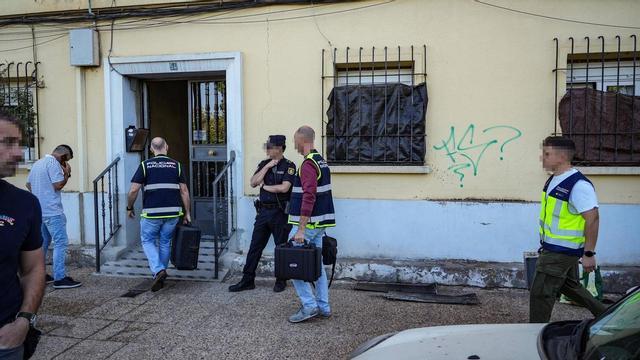 Un padre y un hijo, detenidos por la muerte de una joven funcionaria