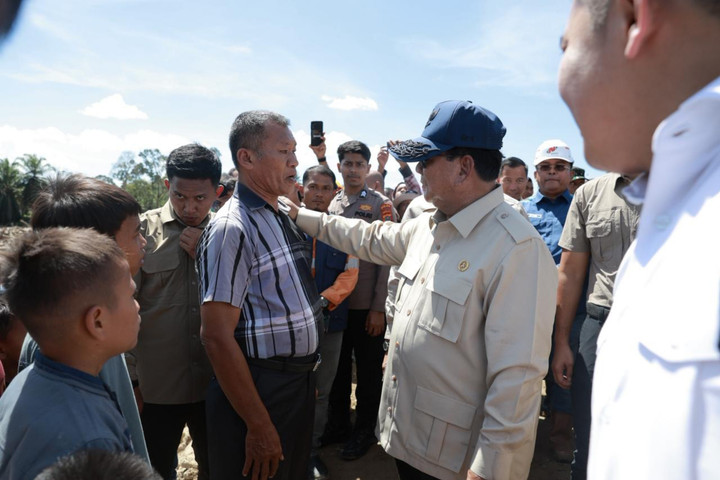 Prabowo Pantau Posko Kesehatan Warga di Batang Toru, Pastikan Pelayanan Maksimal