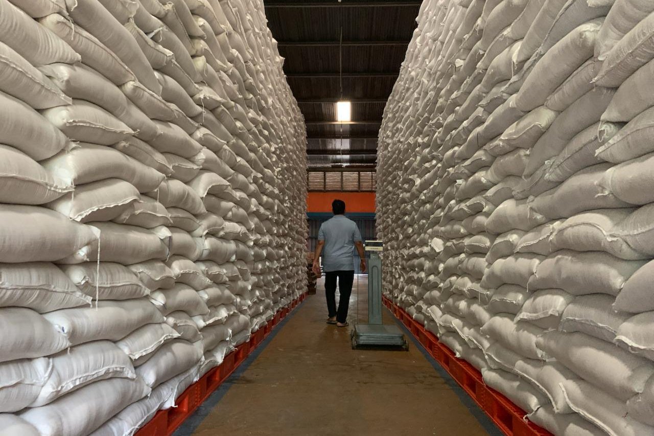 Pengungsi Kembali, GOR Aceh Tamiang Jadi Gudang BULOG