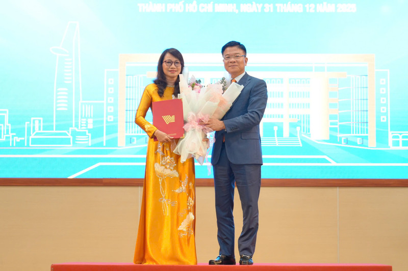 Nữ giám đốc đầu tiên của ĐH Quốc gia TPHCM chia sẻ cảm xúc khi nhận chức