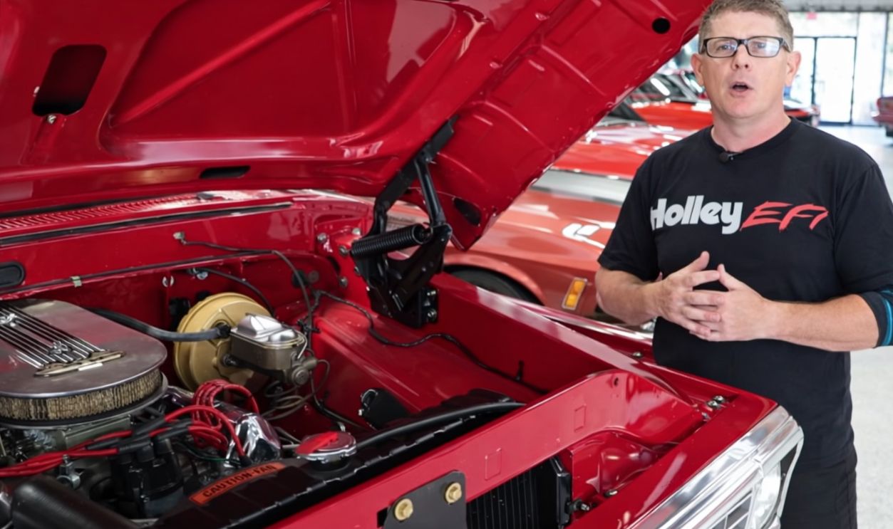 Ford and Chevy's 427 big-block engines compared side-by-side