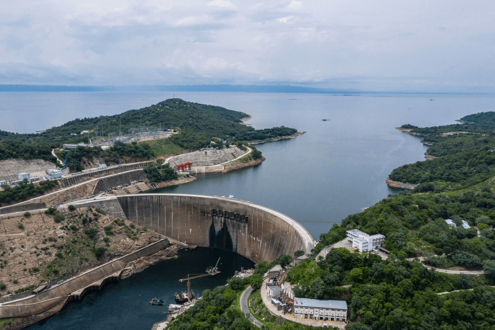 Zambia and Zimbabwe commit to $4.2 billion hydro plant to boost power ...