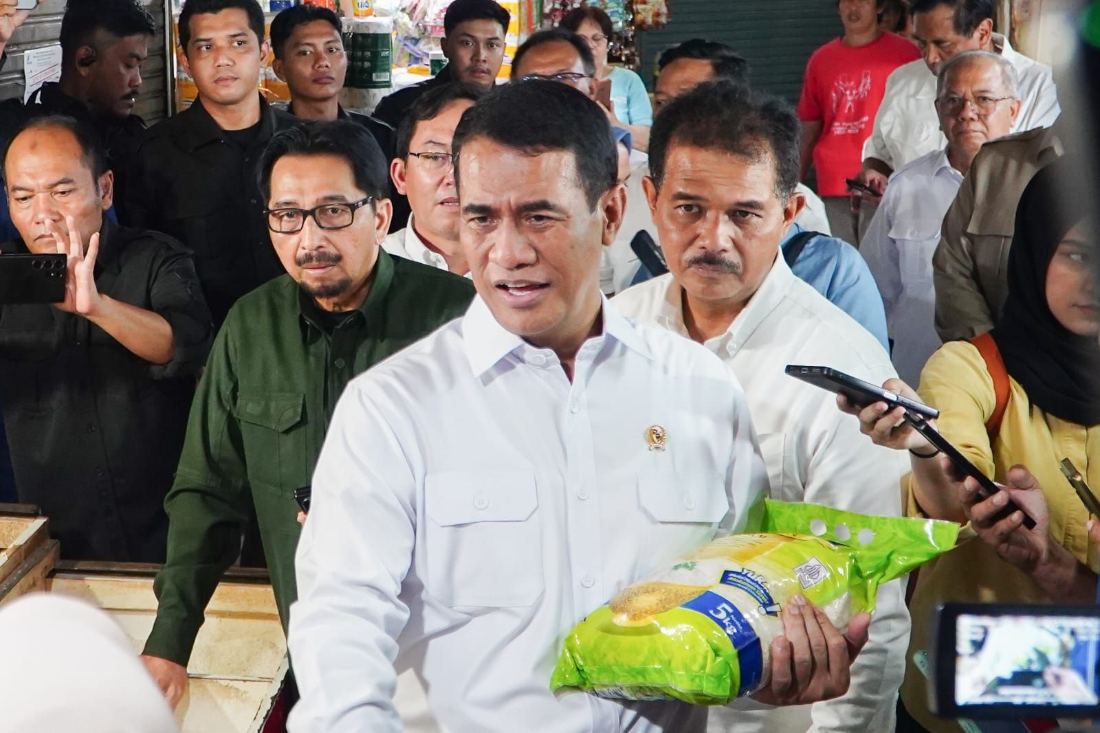 Mentan Amran Pantau Pasar, Pastikan Harga Pangan Tetap Stabil Saat Nataru
