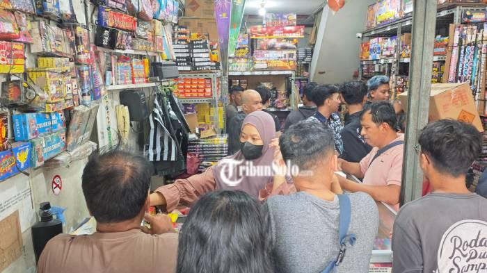 Mengapa kembang api jadi simbol tahun baru di Solo?