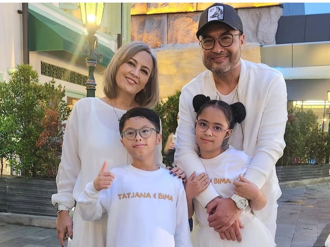 Kaki Istri Sering Sakit, Surya Saputra Belajar Pijat Khusus untuk Redakan Nyeri Cynthia Lamusu