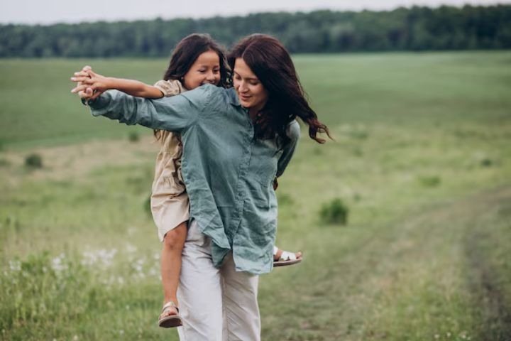 8 Hal yang Selalu Dikenang Anak Perempuan dari Ibu Baik Menurut Psikologi