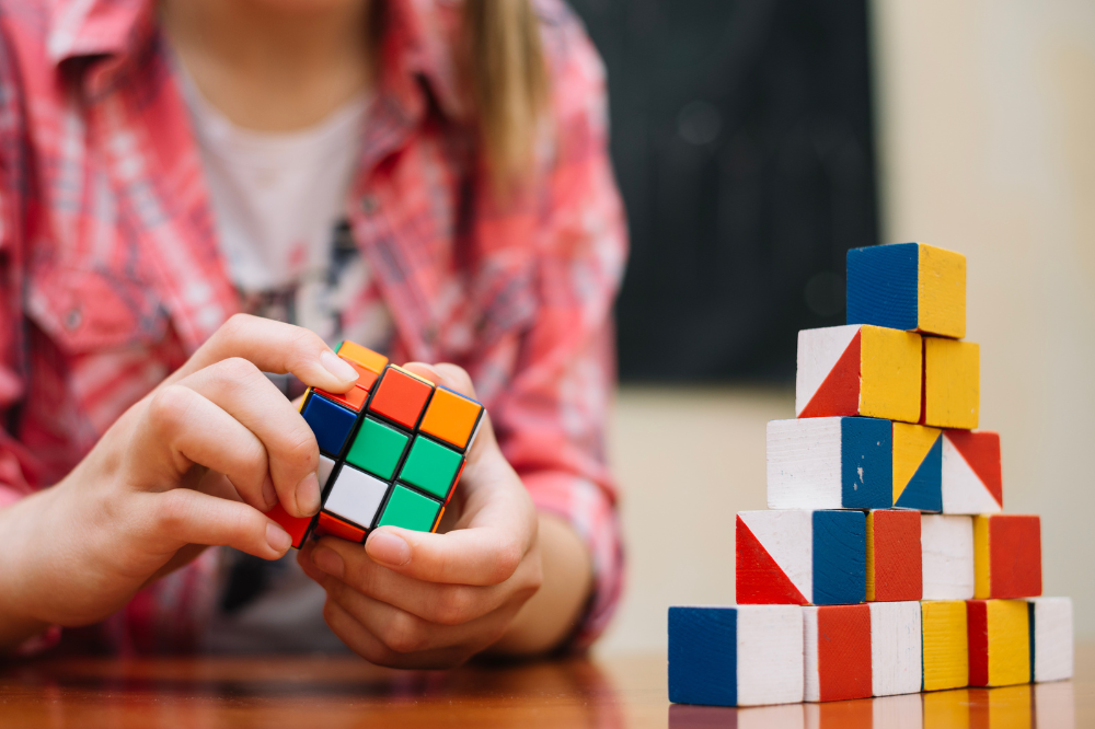 5 Permainan Sederhana untuk Mengasah Pikiran Kritis Anak