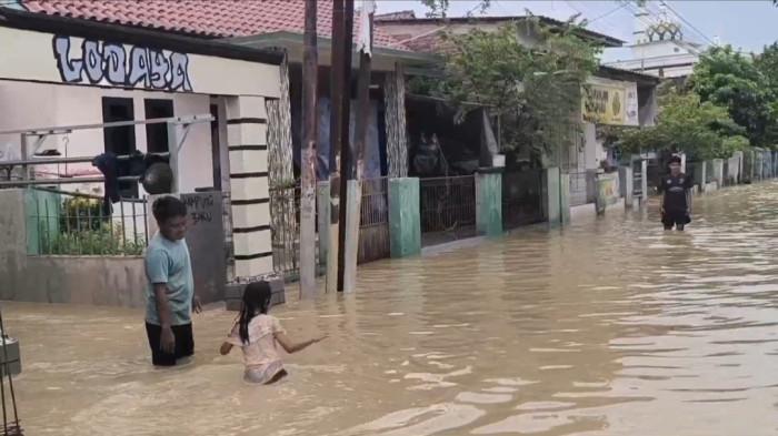Banjir Ketiga dalam Seminggu, Desa Gunungsari Tenggelam Akibat Air Kiriman Kuningan di Malam Tahun B