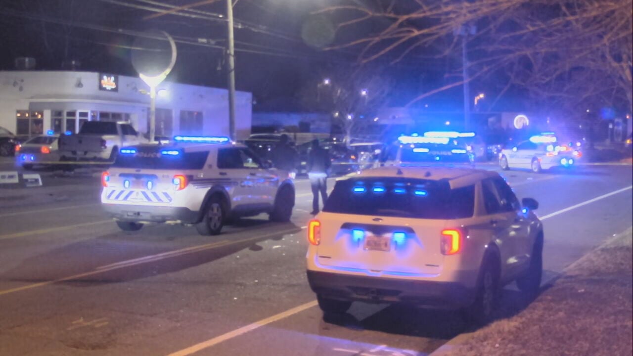 Deadly shooting under investigation near west Charlotte restaurant