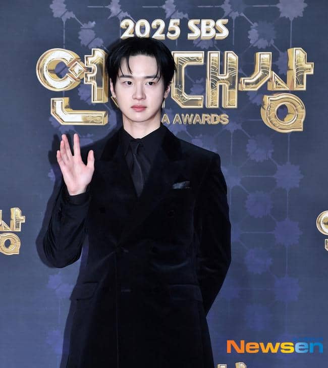 12 potret artis di red carpet SBS Drama Awards 2025, Rainbow Taxi hadir!