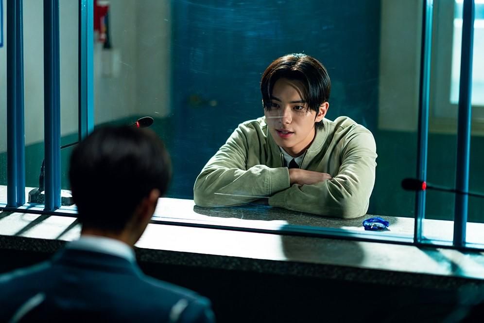 4 Perbedaan Kontras Kang Sang Ung dan Jo Nathan di Drama Cashero