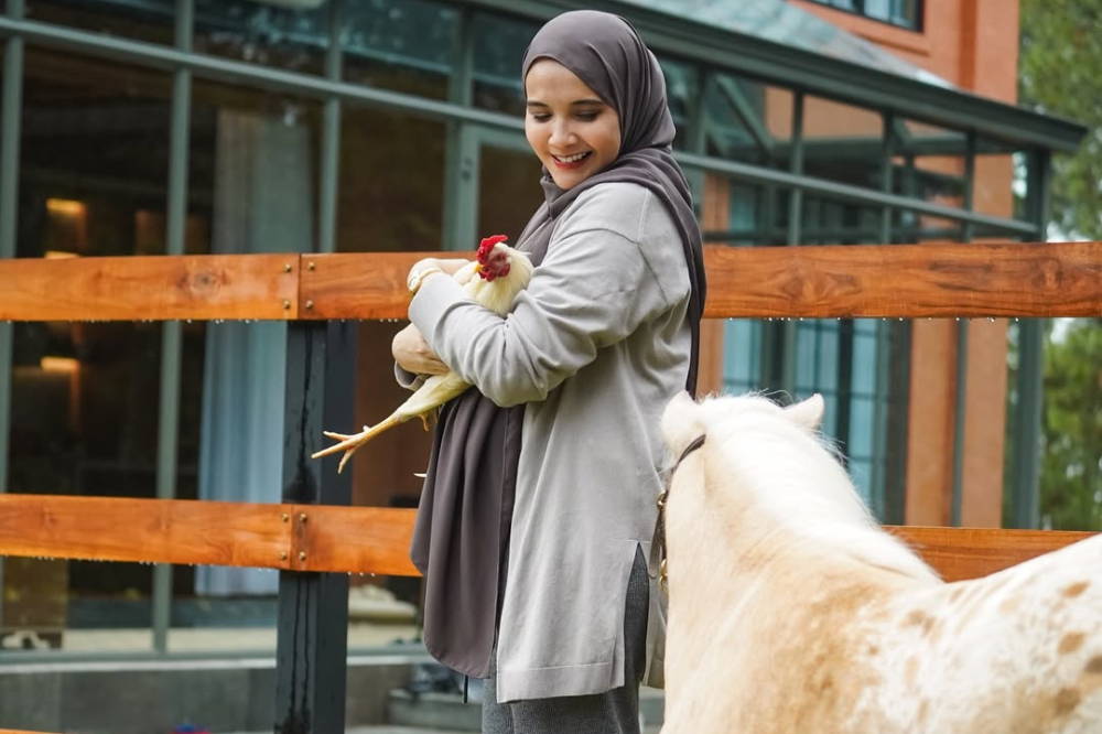 Momen Zaskia Sungkar Menikmati Rumah Baru Saat Hamil Anak Kedua