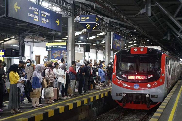 Libur Nataru 2025/2026, Commuter Line Surabaya Angkut 748 Ribu Penumpang