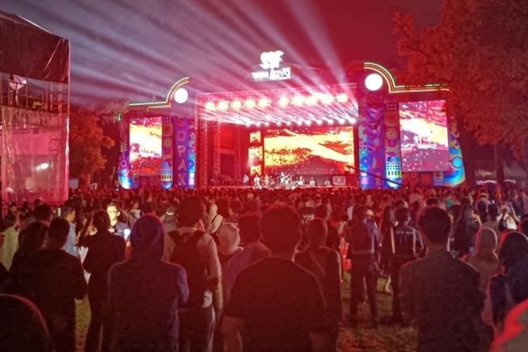 Slank hibur warga TMII malam tahun baru