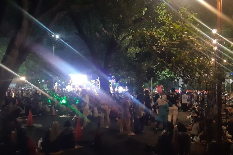 Ribuan warga padati Balai Kota Solo tanpa kembang api, rayakan Tahun Baru penuh empati