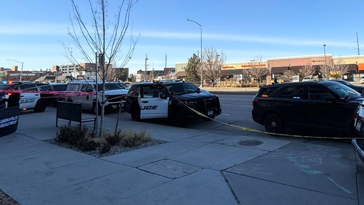Man found dead near Aurora roadway