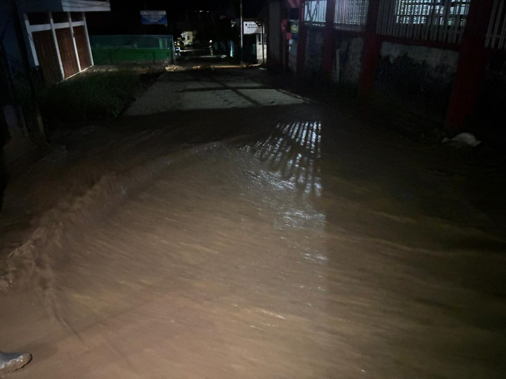 Banjir mengguncang Maninjau, warga dievakuasi